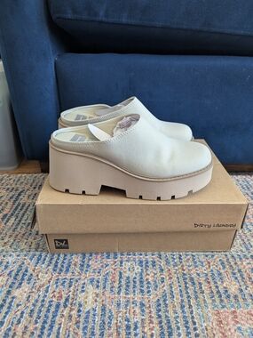 Dirty Laundry R-Test Platform Mules in Beige US 8 Like New